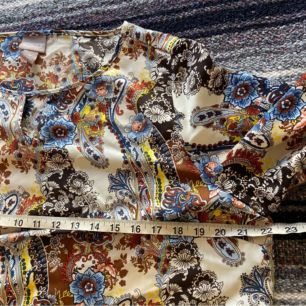 Chico's Sz 2 Ella Pull Over Paisley Floral Keyhole Blouse Top Shirt Size 10 - Picture 2 of 9